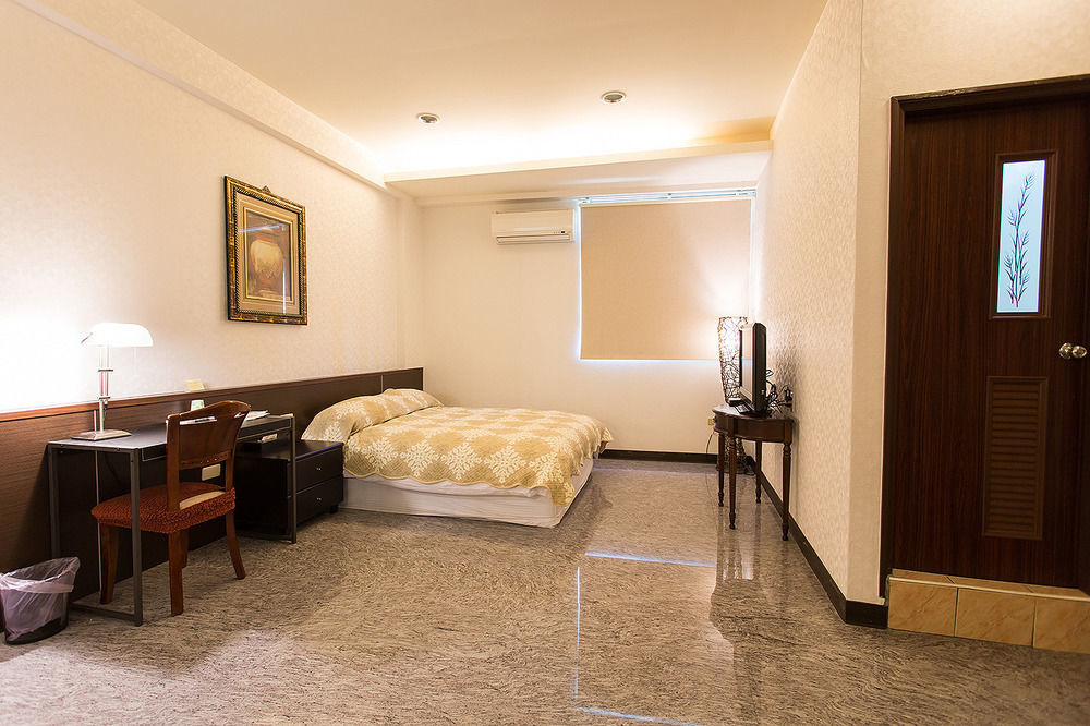Eureka Bed & Breakfast Tainan Bagian luar foto