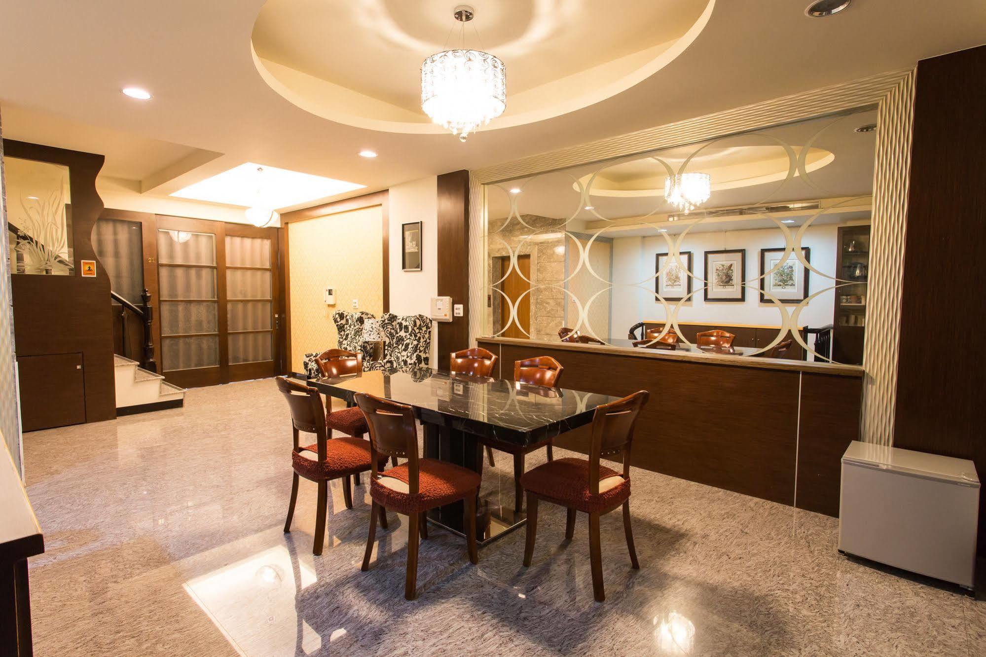 Eureka Bed & Breakfast Tainan Bagian luar foto