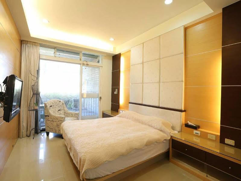 Eureka Bed & Breakfast Tainan Bagian luar foto