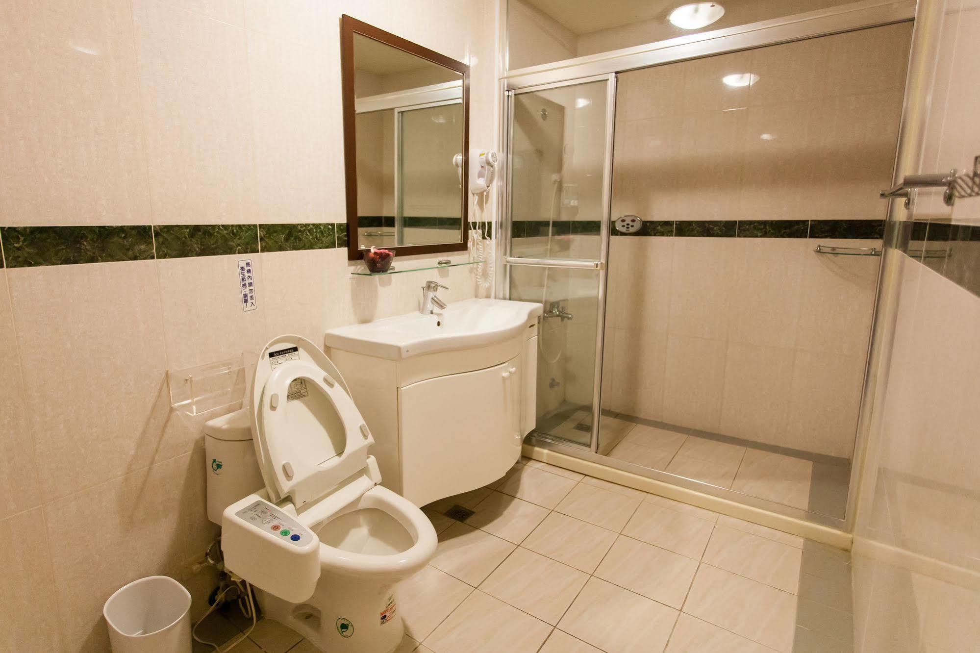 Eureka Bed & Breakfast Tainan Bagian luar foto
