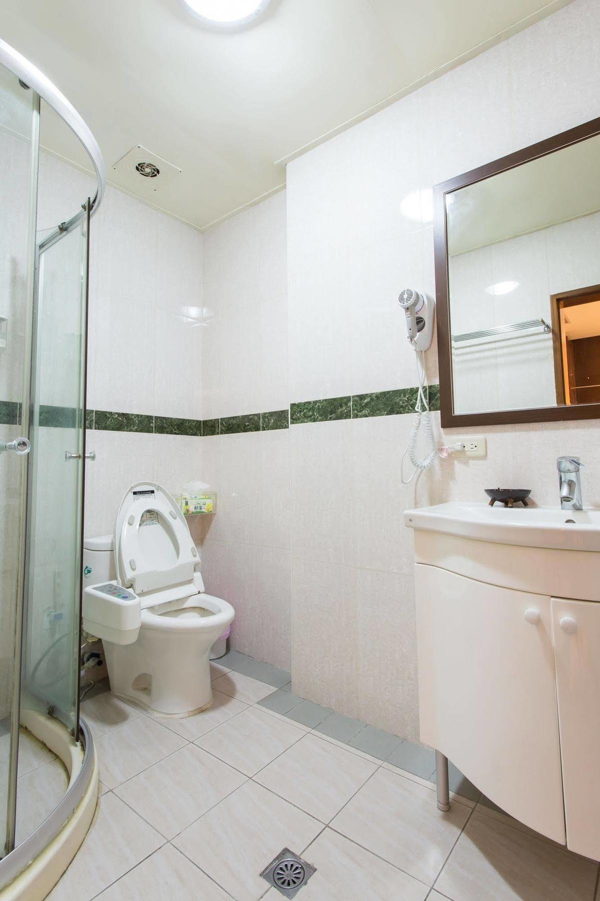 Eureka Bed & Breakfast Tainan Bagian luar foto