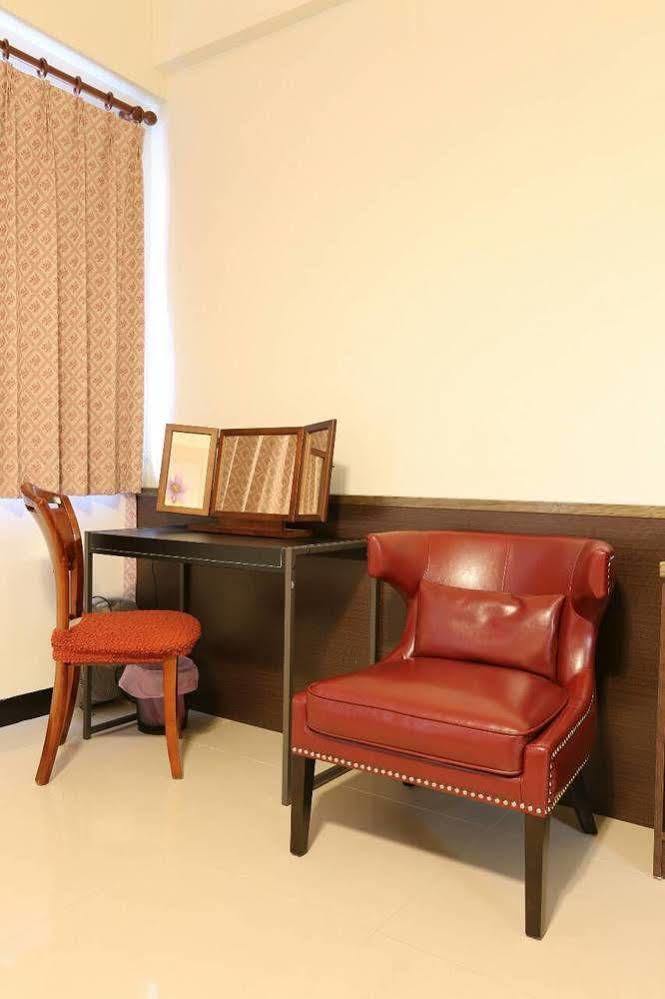 Eureka Bed & Breakfast Tainan Bagian luar foto