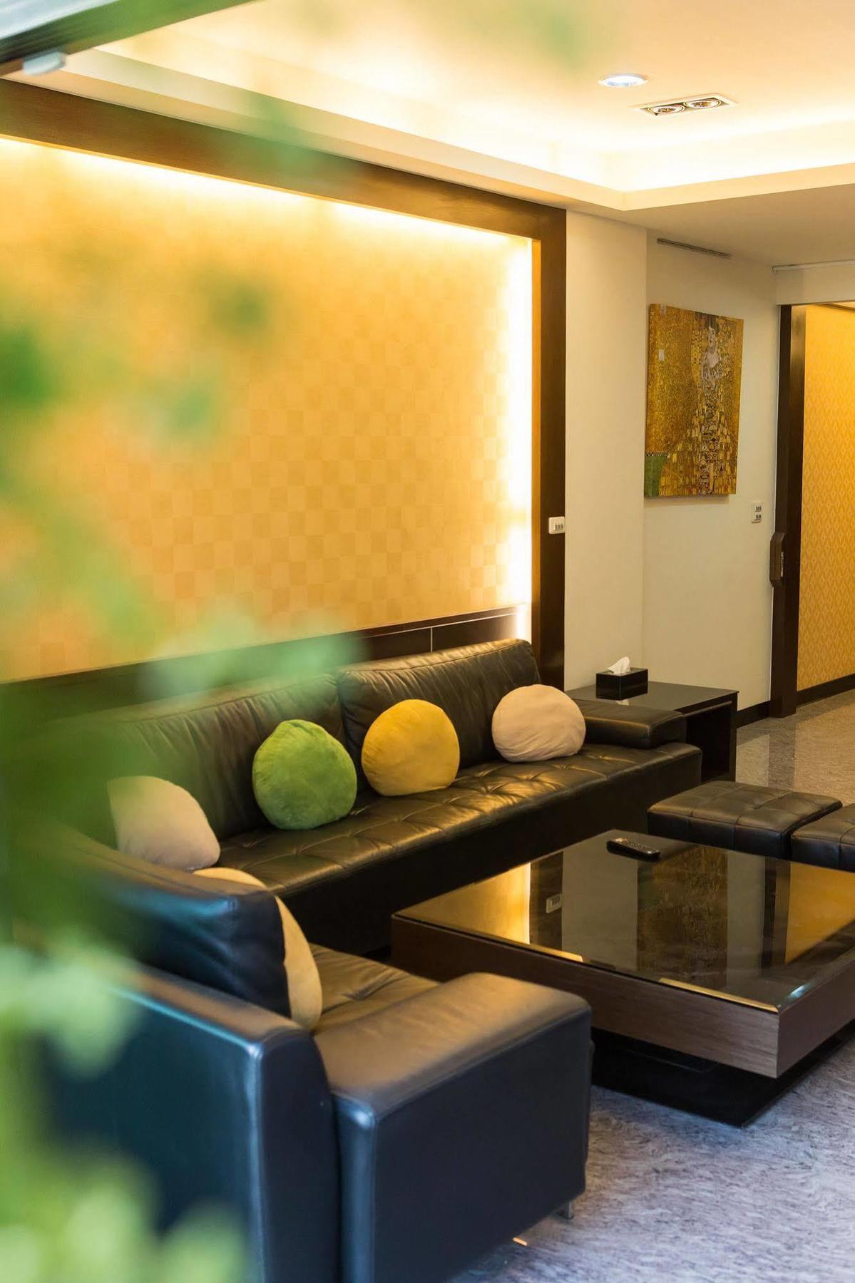 Eureka Bed & Breakfast Tainan Bagian luar foto