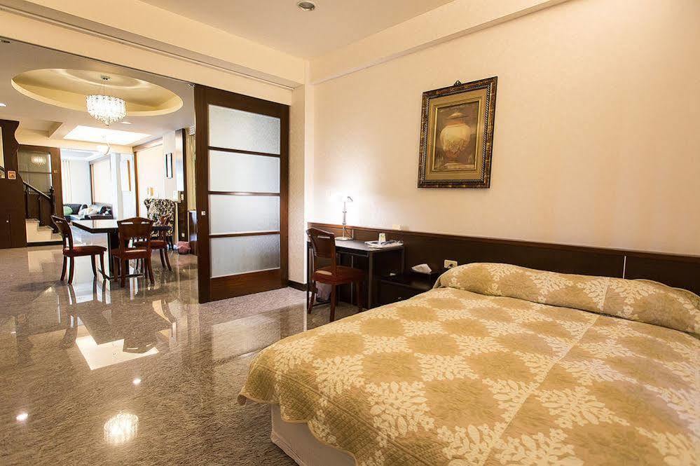 Eureka Bed & Breakfast Tainan Bagian luar foto